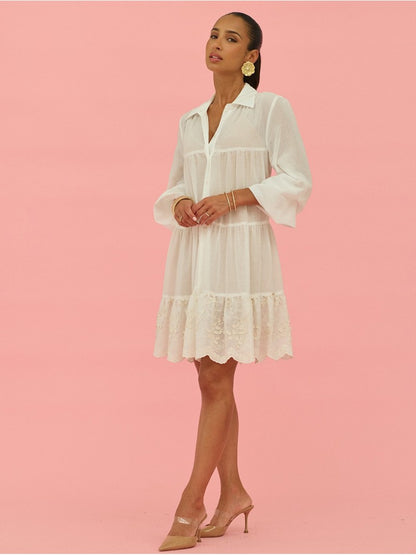 Vestido curto com pormenor bordado