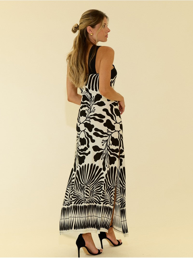 Vestido estampado em malha com rachas laterais